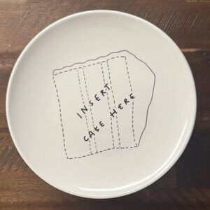 Set of 8 ‘insert cake here’ plastic plates from Drake General Store